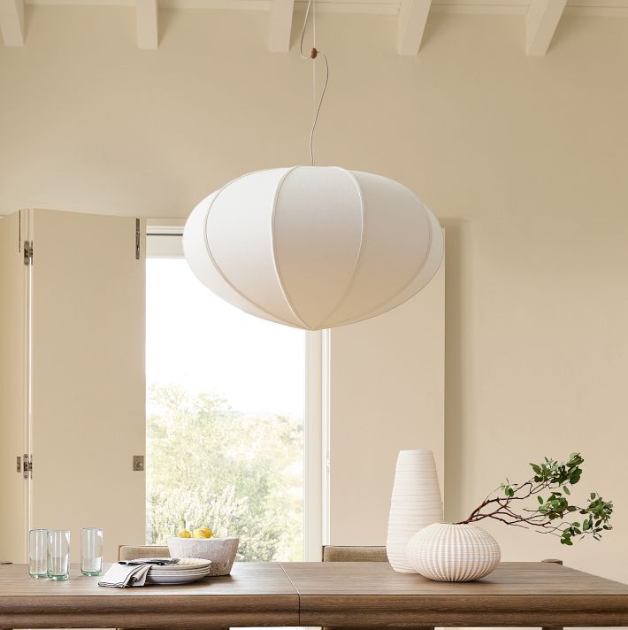 Lámpara colgante Alvian: pantalla de lino con altura ajustable para un comedor acogedor