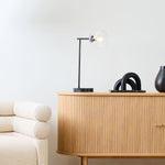Cargar imagen en el visor de la Galería, Lámpara de mesa USB de cristal Brina: moderna lámpara de noche con estilo

