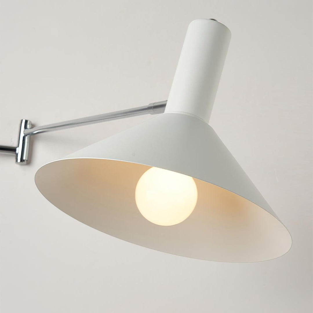 Aplique de pared de metal blanco con brazo ajustable