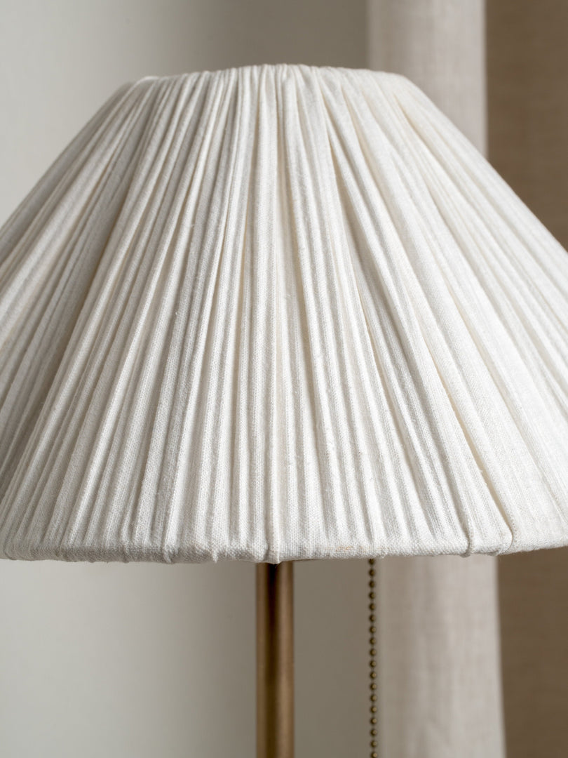 Lindi Elegant Scalloped Linen Table Lamp – Bedroom & Living Room Accent