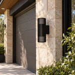 Cargar imagen en el visor de la Galería, Fluted Shade Square Plate Aluminium Outdoor Sconce