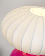 Bild in der Galerieansicht laden, Baiser Tischlampe
