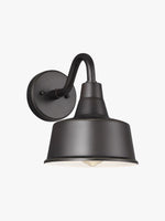 Cargar imagen en el visor de la Galería, Aplique de pared para granero de exterior Korvi: iluminación retro de aluminio resistente
