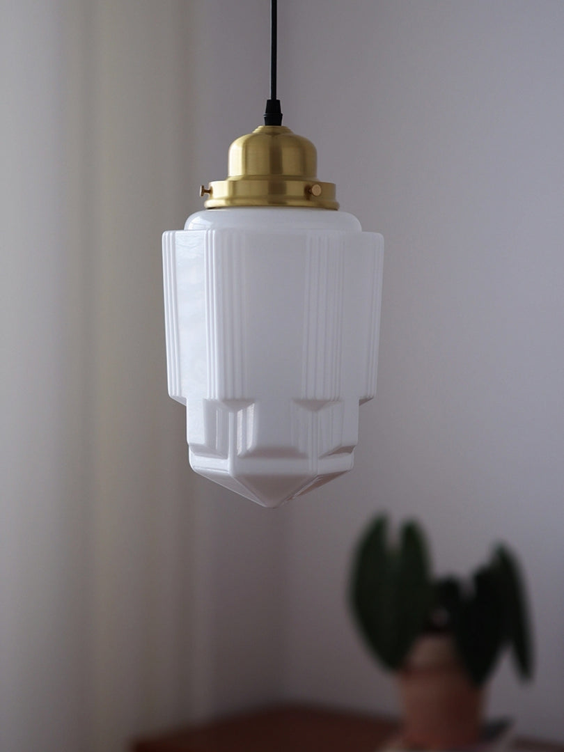Opalglas Pendelleuchte – Vintage Milchglas Pendelleuchte mit Messingakzent