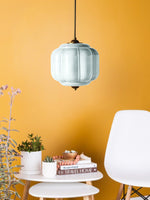 Bild in der Galerieansicht laden, Amerikanisches Vintage Cream Glass Shade Shaped Eloise Kronleuchter
