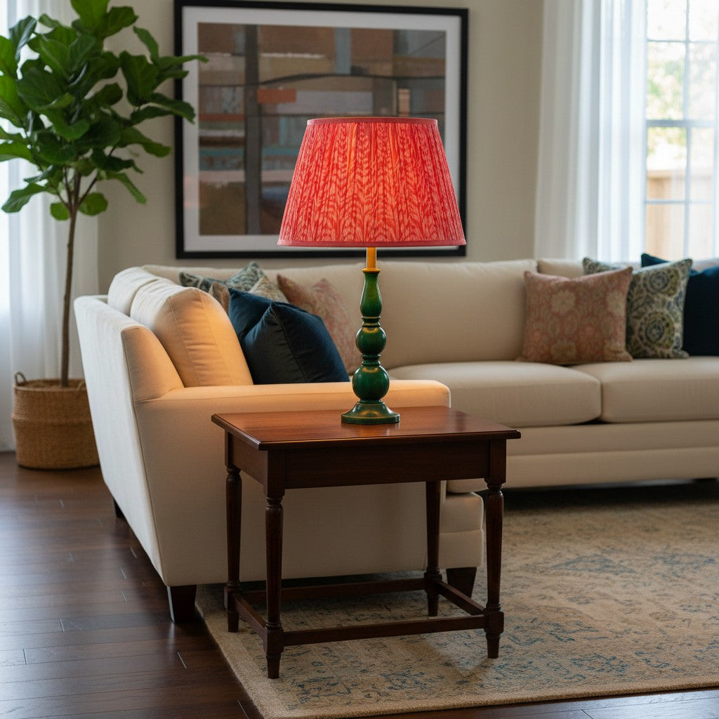 Lampe de table sculpturale Grainora avec base en grain de bois naturel et abat-jour en tissu pour intérieurs chaleureux