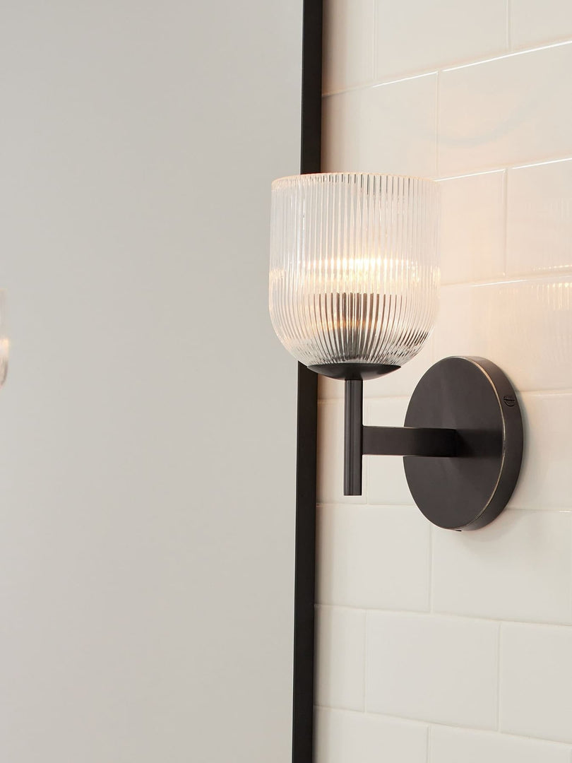 Aplique de vidrio acanalado: lámpara de pared de latón y vidrio en estilos simple, doble y triple