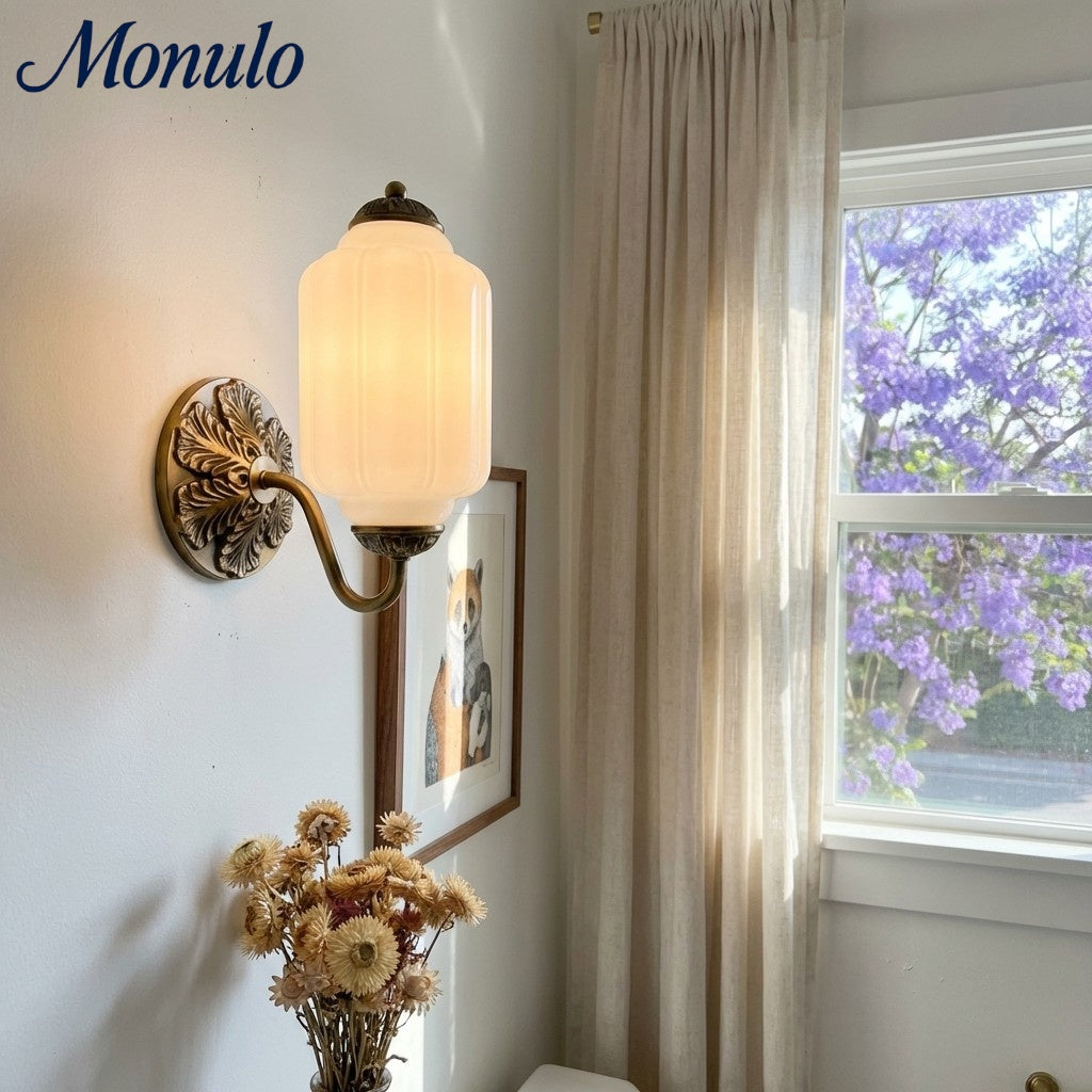 Applique murale vintage en verre laiteux festonné Eloise - Éclairage d'appoint moderne pour salle de bain et chambre