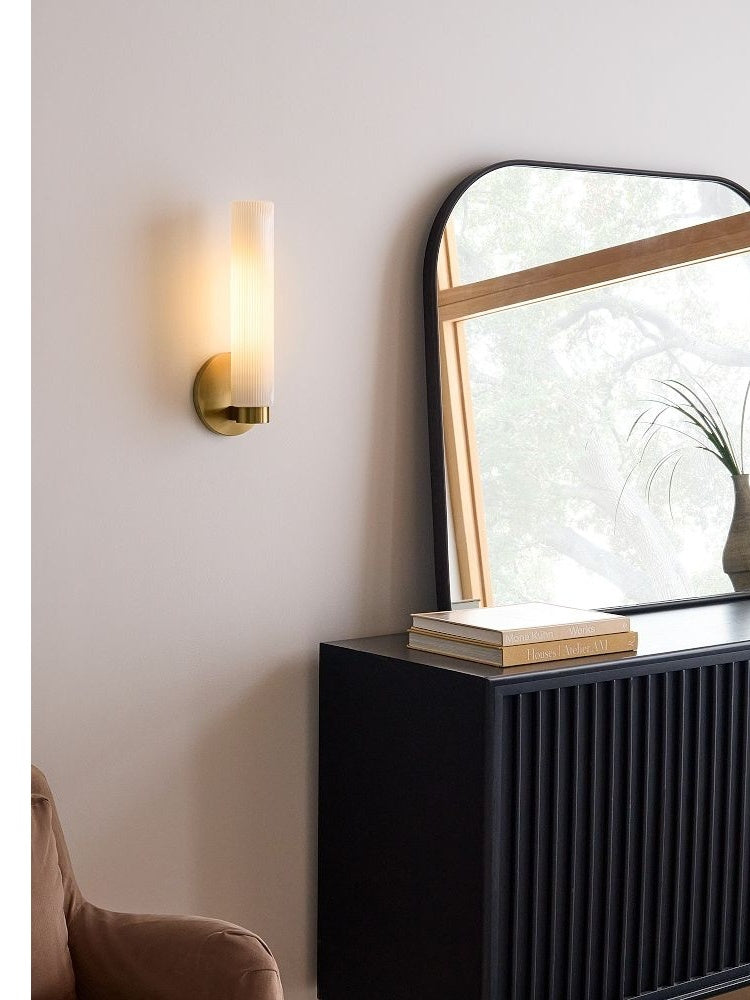Aplique de pared moderno Rivora de vidrio estriado para interiores y exteriores. Ideal para la decoración del hogar.