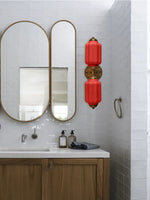 Cargar imagen en el visor de la Galería, Aplique de pared horizontal Eloise de cristal vintage americano con forma de farol
