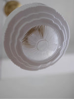 Bild in der Galerieansicht laden, Opalglas Pendelleuchte – Vintage Milchglas Pendelleuchte im Art Deco Stil
