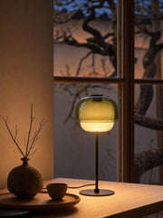 Lámpara de mesa Clinco con silueta de seta y cristal tintado: Iluminación de diseño versátil para aparador o mesilla de noche.