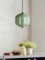 Bild in der Galerieansicht laden, Amerikanisches Vintage Cream Glass Shade Shaped Eloise Kronleuchter
