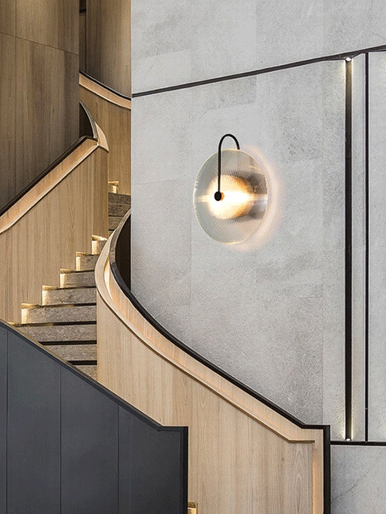 Moderne Glas-Wandleuchte – Gerippte Glasleuchte mit Scheiben-Wandhalterung