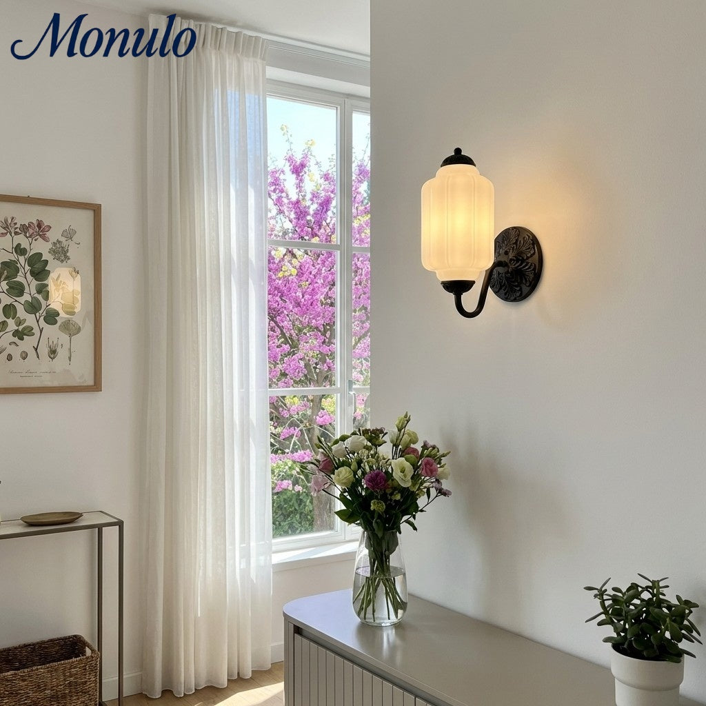 Applique murale vintage en verre laiteux festonné Eloise - Éclairage d'appoint moderne pour salle de bain et chambre