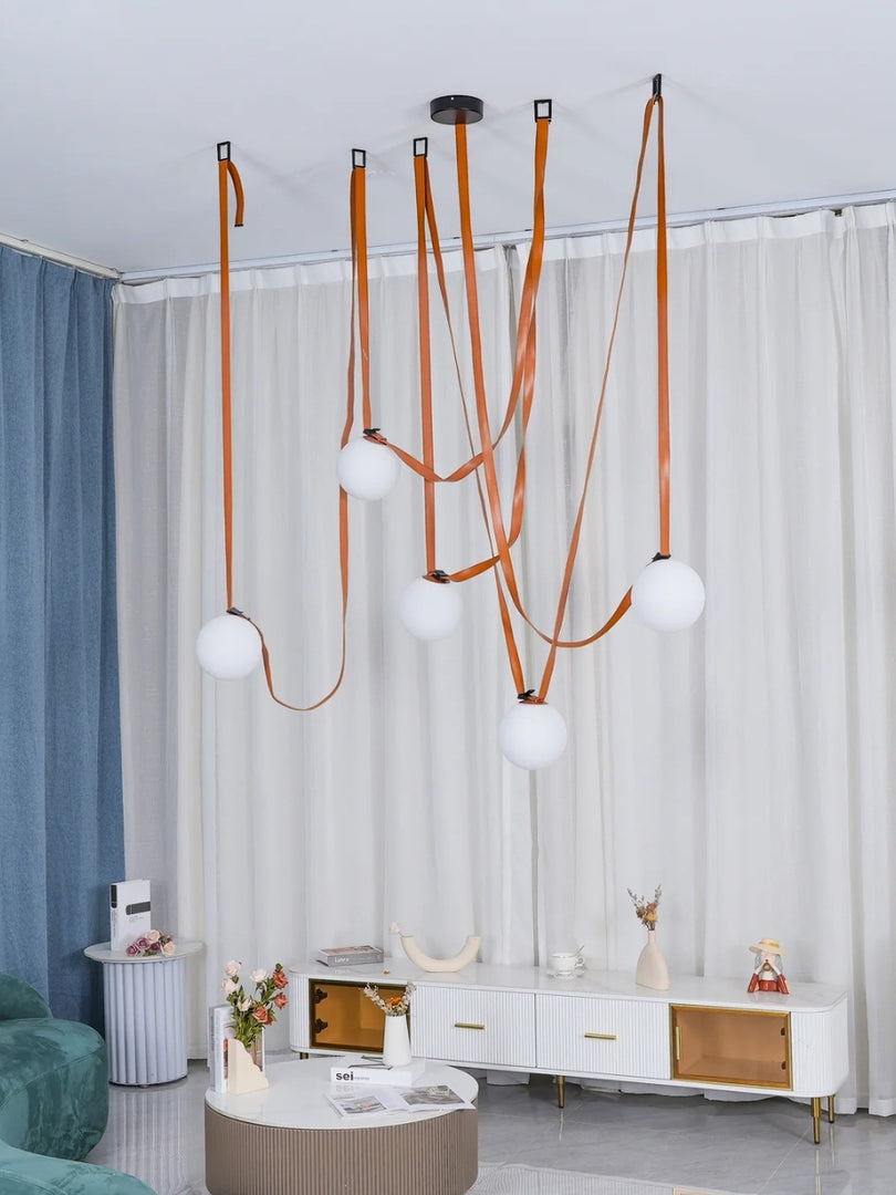Suspension modulaire au design sculptural en forme de ceinture