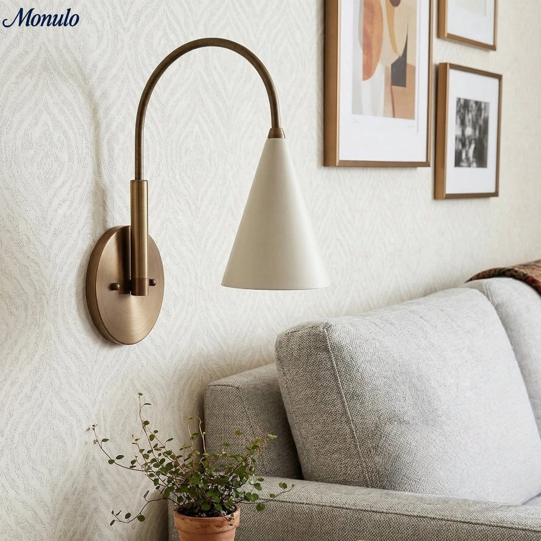 Applique murale Curva à abat-jour conique incurvé - Élégance vintage pour chambre à coucher