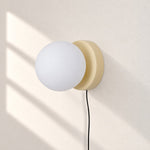 Bild in Gallery-Viewer laden, Nuvol Glass Plug-In Wall Light