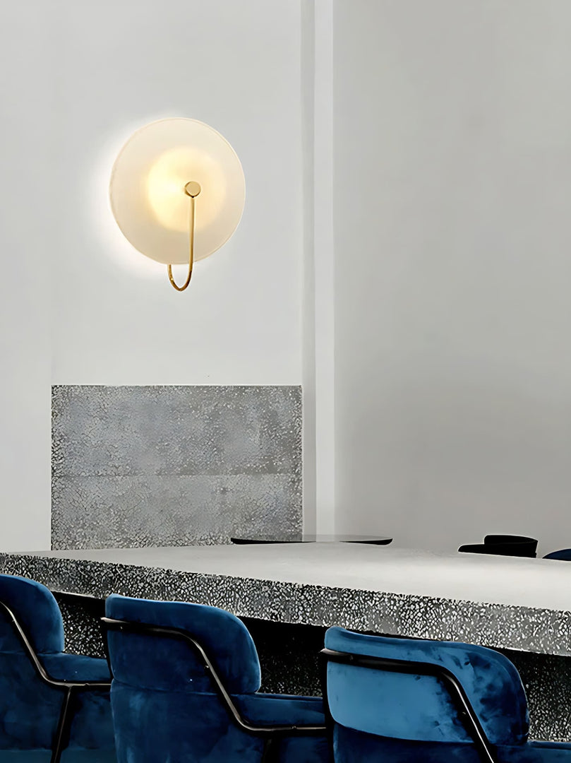 Moderne Glas-Wandleuchte – Gerippte Glasleuchte mit Scheiben-Wandhalterung
