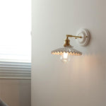 Cargar imagen en el visor de la Galería, Lámpara de pared vintage de cerámica japonesa de latón con una luz
