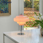 Cargar imagen en el visor de la Galería, Lámpara de mesa de cristal Koloro: moderna lámpara de niveles para espacios de estar o de trabajo