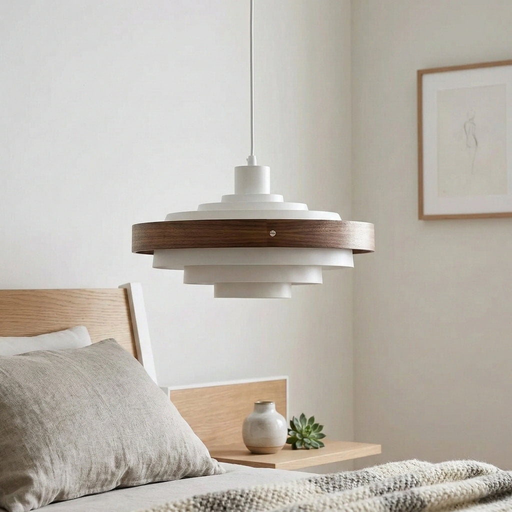 Suspension contemporaine à étages Layervelle – Lampe suspendue sculpturale en bois et métal pour salon