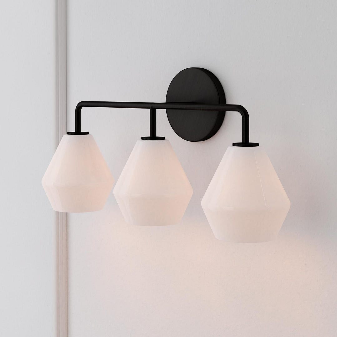 Aplique de tocador de vidrio Merin: iluminación con pantallas de vidrio dobles y triples