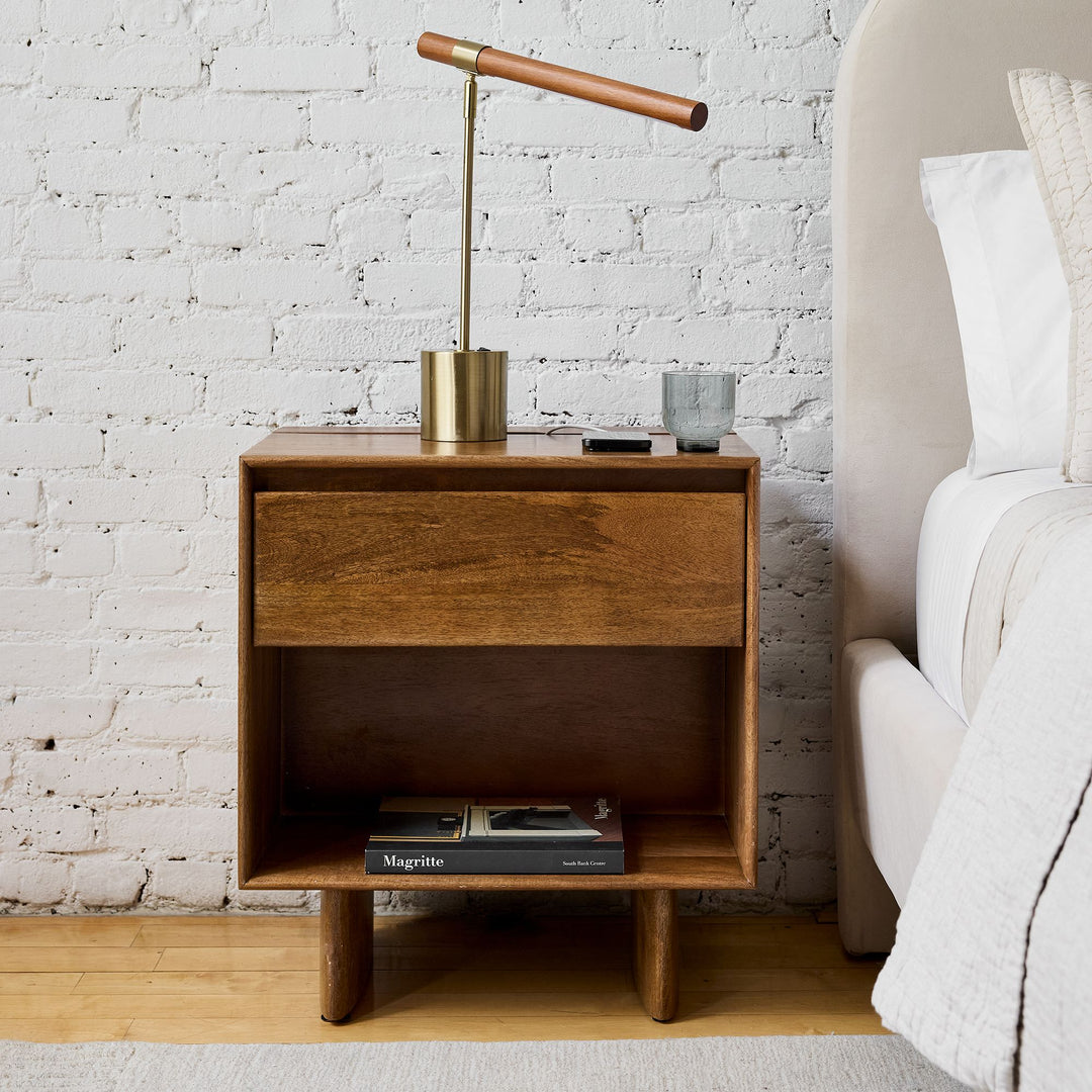 Lámpara de mesa LED de madera lineal moderna Moss: giratoria y ajustable, carga USB
