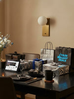 Charger l'image dans la visionneuse de galerie, Applique murale Metio Dome en métal, style moderne du milieu du siècle – Applique murale silhouette en dôme pour salon