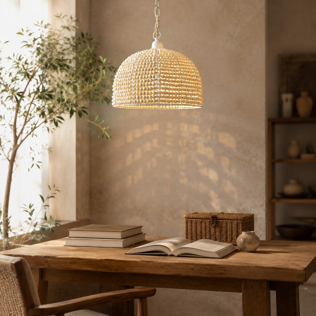 Pendelleuchte mit Perlen aus Naturholz und kuppelförmigem Wabi-Sabi-Schirm