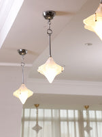Cargar imagen en el visor de la Galería, Lámpara colgante Art Déco Star de cristal esmerilado con estilo geométrico - Astris Elara 
