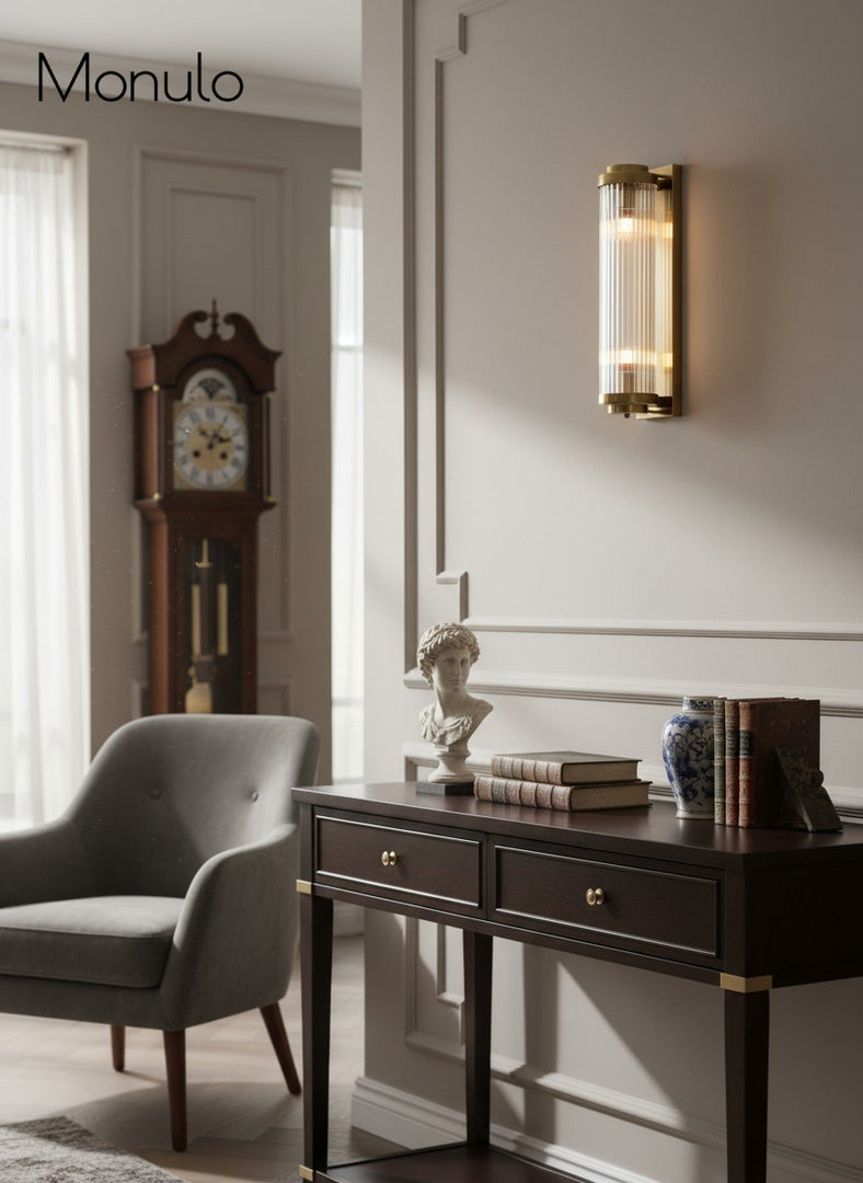 Bravira gerippte Wandleuchte – geripptes Glaslicht mit Messing- und Glas-Wandlampe