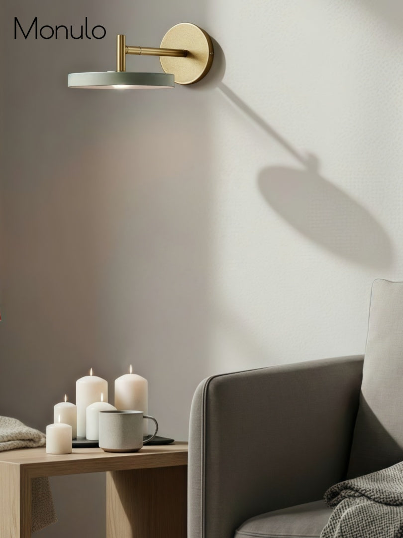 Aplique de pared metálico monocromático escandinavo: iluminación para la decoración del dormitorio