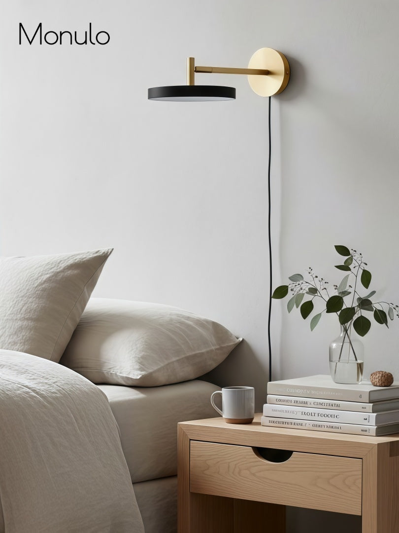 Aplique de pared metálico monocromático escandinavo: iluminación para la decoración del dormitorio