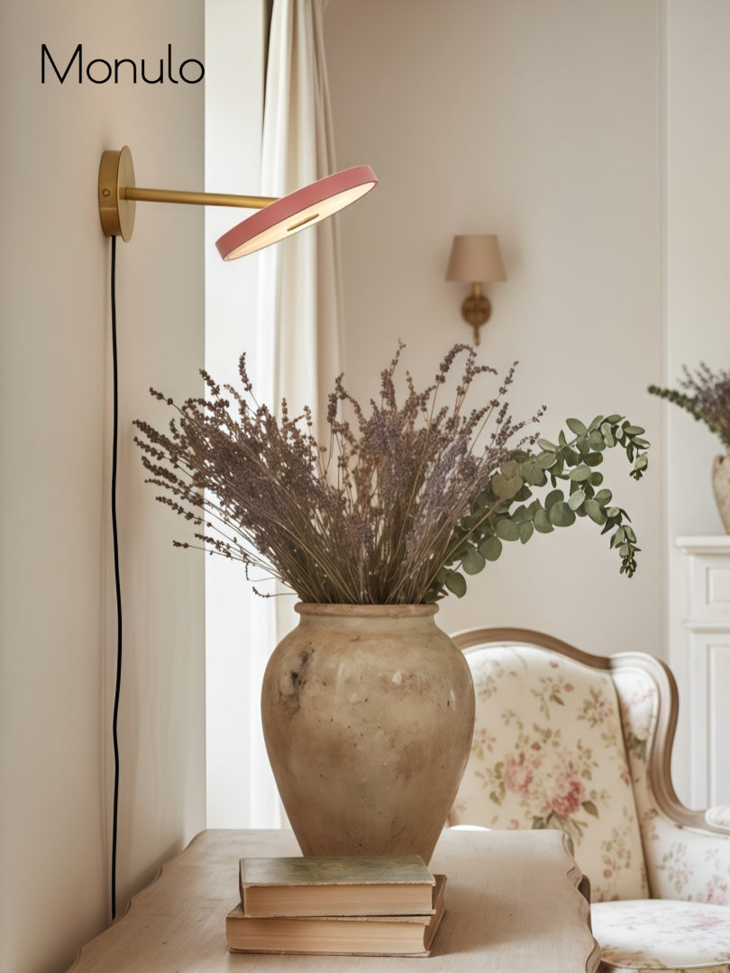 Aplique de pared metálico monocromático escandinavo: iluminación para la decoración del dormitorio