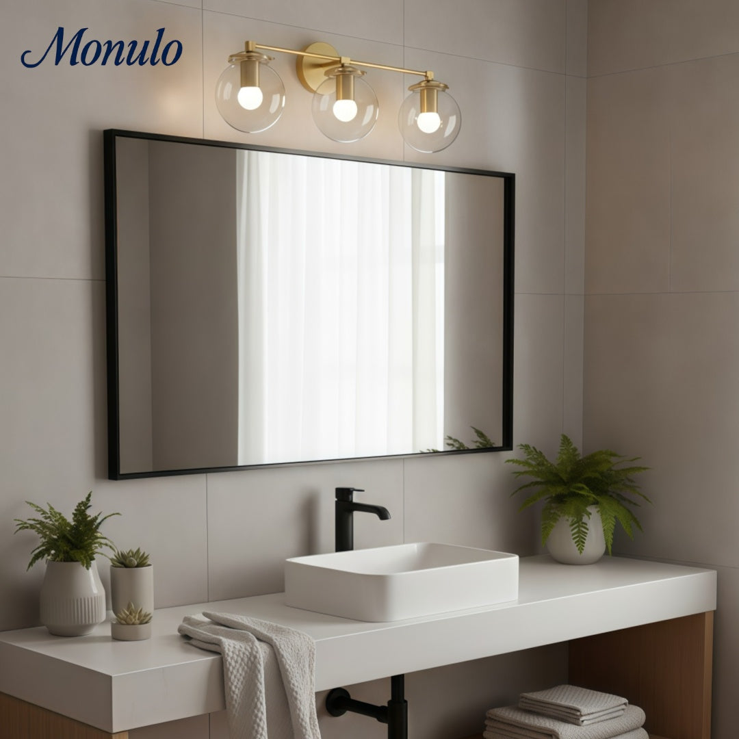 Applique murale moderne en verre transparent Glorica Glass à 3 globes pour salle de bain, idéale pour la zone du miroir.