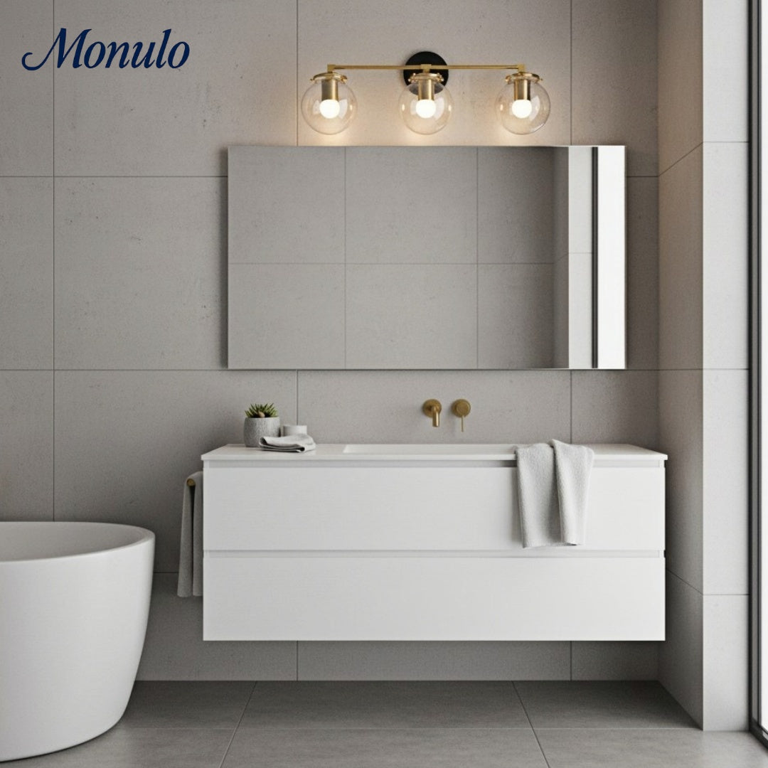 Applique murale moderne en verre transparent Glorica Glass à 3 globes pour salle de bain, idéale pour la zone du miroir.