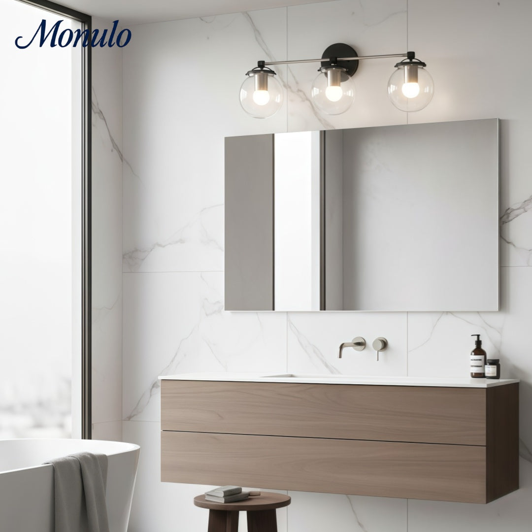 Applique murale moderne en verre transparent Glorica Glass à 3 globes pour salle de bain, idéale pour la zone du miroir.