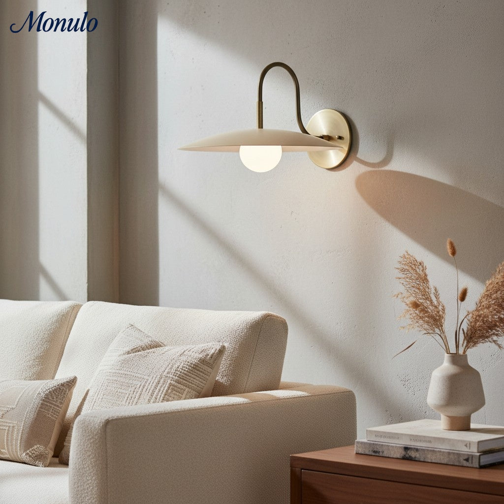 Applique murale Curva en métal avec bras incurvé et abat-jour en forme de disque – Luminaire mural moderne et minimaliste pour salon