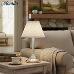 Bild in Gallery-Viewer laden, Trova Moderne Akzent-Tischlampe mit elegantem Profil - Für Schlafzimmer und Wohnzimmer