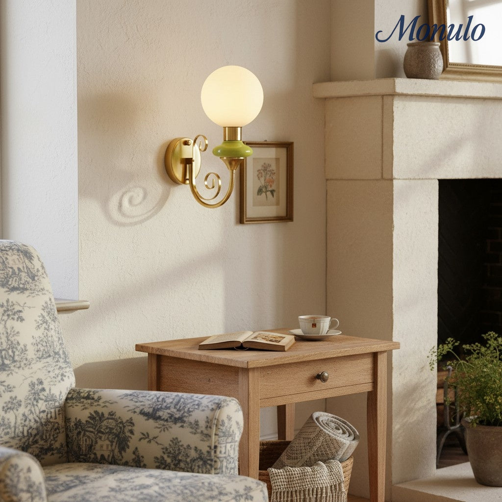 Applique murale verticale en métal sculptural Radiara – applique murale sculpturale moderne pour salon et couloir