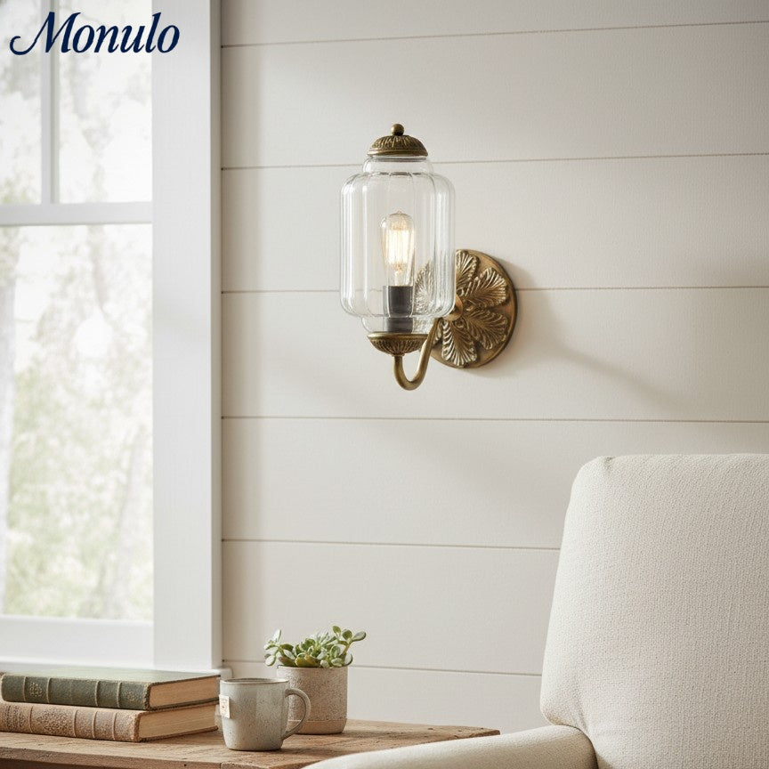 Aplique de pared Eloise vintage de vidrio lechoso festoneado: iluminación de acento moderna para baño y dormitorio