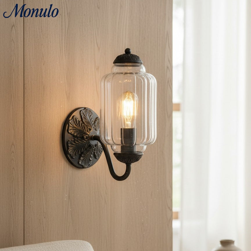 Aplique de pared Eloise vintage de vidrio lechoso festoneado: iluminación de acento moderna para baño y dormitorio