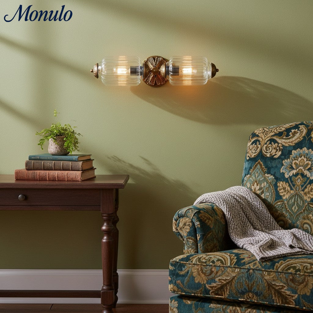 Aplique de pared Eloise vintage de vidrio lechoso festoneado: iluminación de acento moderna para baño y dormitorio