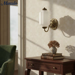 Cargar imagen en el visor de la Galería, Aplique de pared Eloise vintage de vidrio lechoso festoneado: iluminación de acento moderna para baño y dormitorio