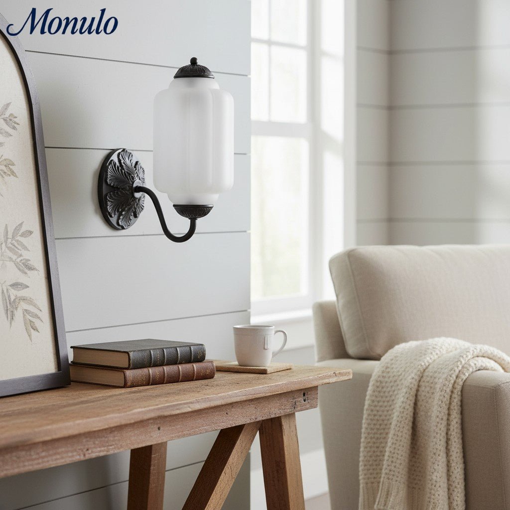 Aplique de pared Eloise vintage de vidrio lechoso festoneado: iluminación de acento moderna para baño y dormitorio