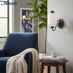 Cargar imagen en el visor de la Galería, Aplique de pared Eloise vintage de vidrio lechoso festoneado: iluminación de acento moderna para baño y dormitorio