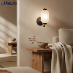 Cargar imagen en el visor de la Galería, Aplique de pared Eloise vintage de vidrio lechoso festoneado: iluminación de acento moderna para baño y dormitorio