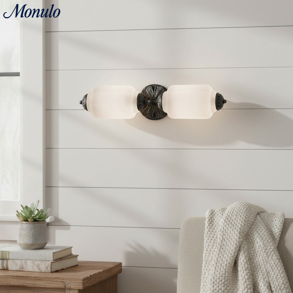 Aplique de pared Eloise vintage de vidrio lechoso festoneado: iluminación de acento moderna para baño y dormitorio