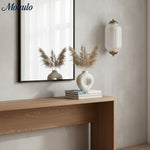 Cargar imagen en el visor de la Galería, Aplique de pared Eloise vintage de vidrio lechoso festoneado: iluminación de acento moderna para baño y dormitorio